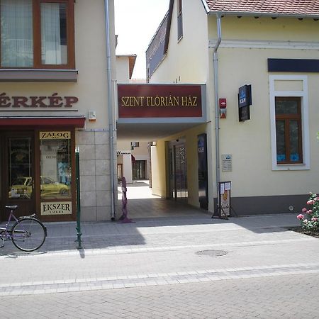 גיולה Mediterran Szallas מראה חיצוני תמונה